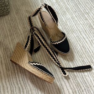 Loeffler Randall Espadrille Wedges with Scalloped Trim - Navy & Cream - size 7.5